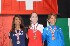 Le combat de L. Vicente et A. Camboulives pour le maillot tricolore à Zermatt 1 Podium dames des Championnats du Monde de course en montagne longue distance 2015.jpg